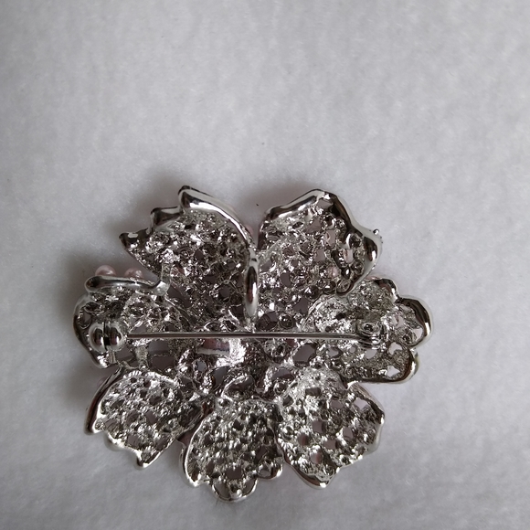 Flower Brooch Pin Pendant Silver Tone Pink Crystals Faux Pink Pearls 2" EUC - Picture 4 of 4